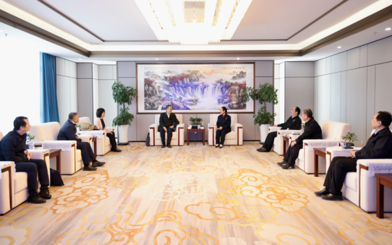中共天津市委統(tǒng)戰(zhàn)部副部長、市工商聯(lián)黨組書記郝樹民一行到榮程集團慰問調(diào)研
