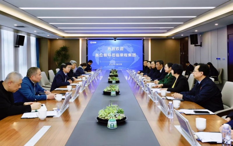 榮程集團(tuán)董事會主席張榮華與天津紡織集團(tuán)黨委書記、董事長葛傳兵開展座談交流
