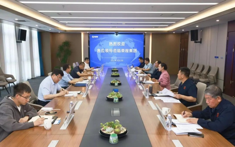 榮程集團(tuán)董事會(huì)主席張榮華與全國(guó)政協(xié)委員、甘肅省工信廳副廳長(zhǎng)黃寶榮座談交流