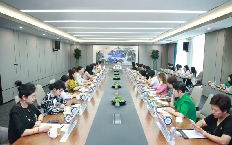 喜迎七一 向黨獻(xiàn)禮 - 張榮華主席與淄博市女企業(yè)家商會(huì)一行座談交流，凝聚她力量，展現(xiàn)她擔(dān)當(dāng)！