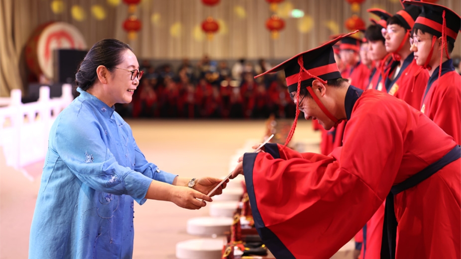 金秋揚(yáng)帆，逐夢(mèng)遠(yuǎn)航！榮程學(xué)子成人禮儀式